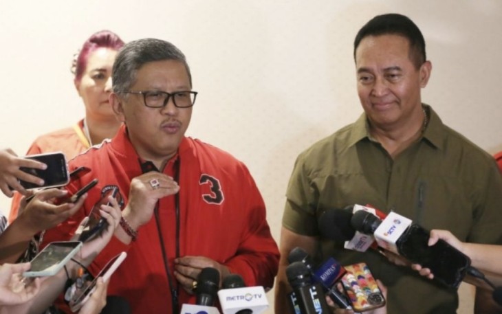 Sekjen PDIP Hasto Kristianto saat memberikan keterangan pers di I News Tower Jakarta, Selasa (18/7)