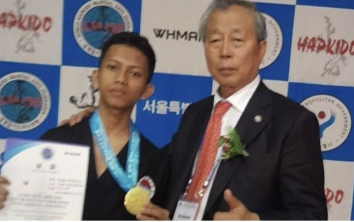 Siswa Madrasah Aliyah Negeri 1 Gunung Kidul (MAN 1 Gunung Kidul) Gallant Muhammad Raya berhasil meraih medali emas pada Honsishul Self of Defense Seoul World Hapkido Championship 2023. 