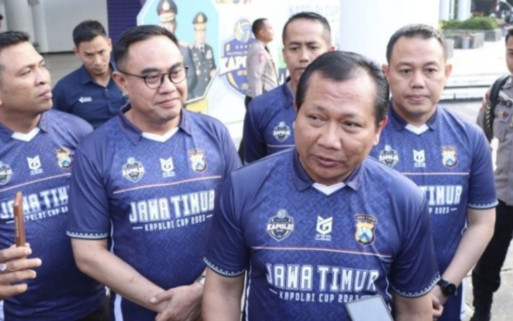 Kapolda Jatim Irjen Pol Toni Harmanto saat memberikan keterangan pers di GOR Tri Dharma Petrokimia Gresik, Senin (14/8)
