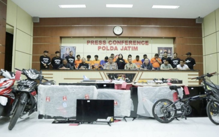 Kabid Humas Polda Jatim Kombes Dirmanto saat memberikan keterangan pers, Selasa (15/8) 