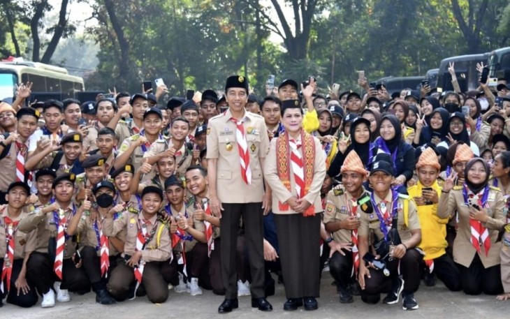 Presiden Joko Widodo dan Ibu Iriana Joko Widodo meninjau langsung kegiatan Raimuna Nasional XII Gerakan Pramuka Tahun 2023 yang digelar di Bumi Perkemahan Pramuka Cibubur, Jakarta, pada Selasa, 15 Agustus 2023