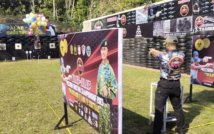 Danyonarhanud 2 Kostrad Letkol Arh Luthfi Novriadi saat membuka turnamen dengan one shot target, Jum'at (15/9)