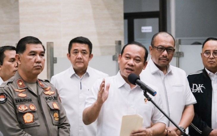 Kasatgas Anti Mafia Bola Irjen Pol Asep Edi Suheri saat memberikan keterangan pers di Jakarta, Rabu (27/9)