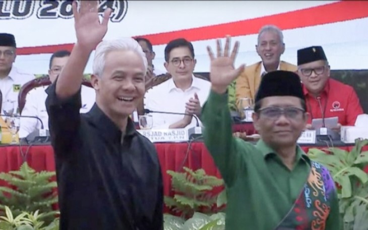 Ganjar Pranowo bersama Mahfud MD di DPP PDIP Jalan Diponegoro Menteng, Jakarta Pusat, Rabu (18/10)
