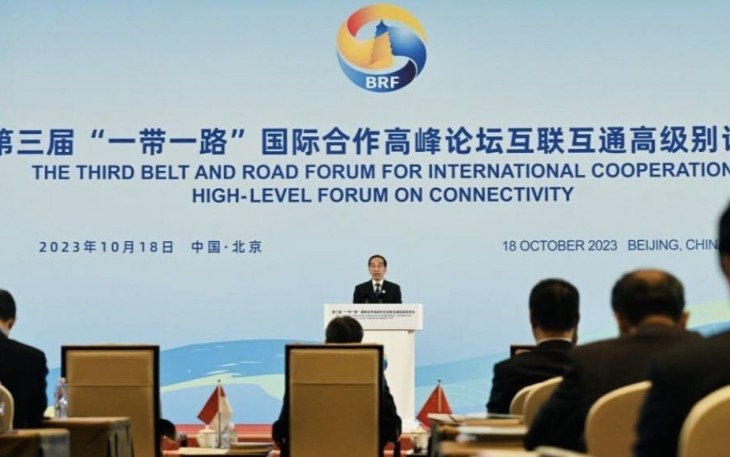 Presiden Joko Widodo menghadiri High Level Forum yang mengangkat tema “Connectivity in an Open Global Academy” yang digelar di China National Convention Center, Beijing, pada Rabu, 18 Oktober 2023.