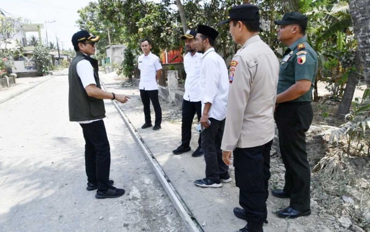Danramil Rejotangan Kapten Inf Riko Wisoyo saat mendampingi PJ Bupati Tulungagung 