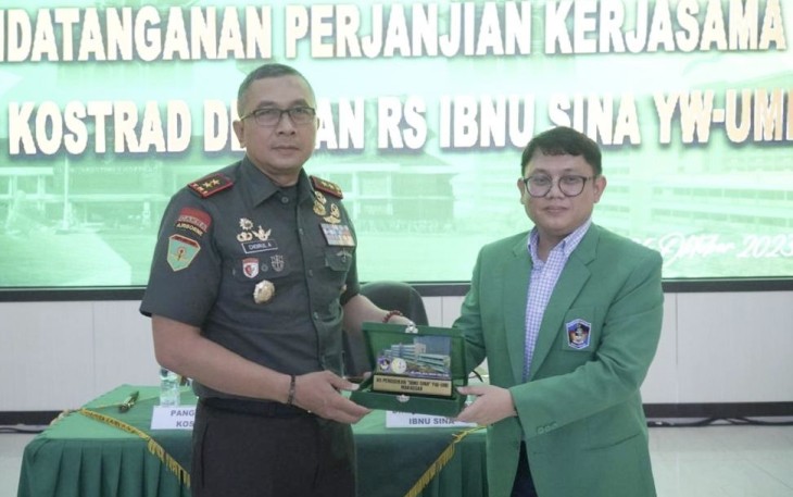 Pangdivif 3 Kostrad Mayjen TNI Choirul Anam usai MoU dengan Dirut RS Ibnu Sina Makassar, Rabu (25/10)