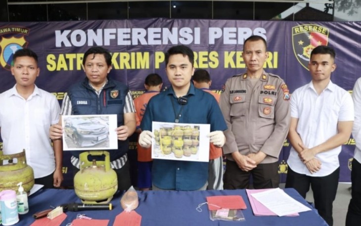 Kasat Reskrim Polres Kediri AKP Dr. Fauzy Pratama saat konferensi pers, Sabtu (2/12)