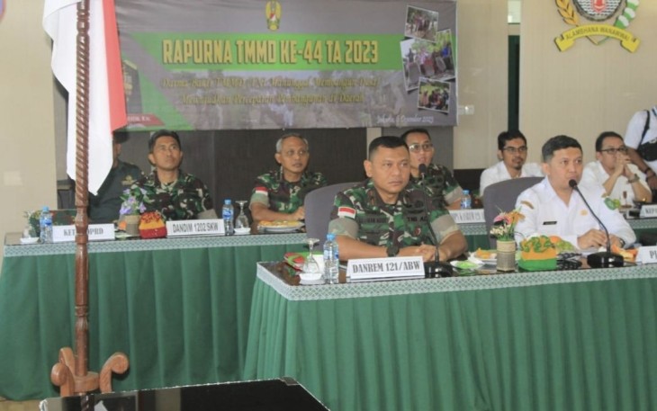 Danrem 121/Abw Brigjen TNI Luqman Arief saat mengikuti Rapurna TMMD Ke 44 tahun 2023, Rabu (6/12)