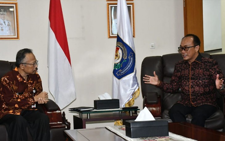 Pj. Gubernur Sulbar, Prof. Zudan Arif Fakrulloh (KANAN) saat temui Dirjen Bina Pemdes Kemendagri, Eko Prasetyanto Purnomo Putro, di Kantor Dirjen Bina Pemdes Kemendagri  Jl. Raya Pasar Minggu, Jakarta Selatan, 22 Juni 2023.