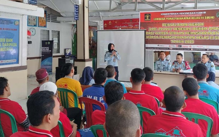 Kabid HAM Kementerian Hukum dan HAM memberikan penyuluhan hukum kepada Warga Binaan Pemasyarakatan Lapas Suliki.