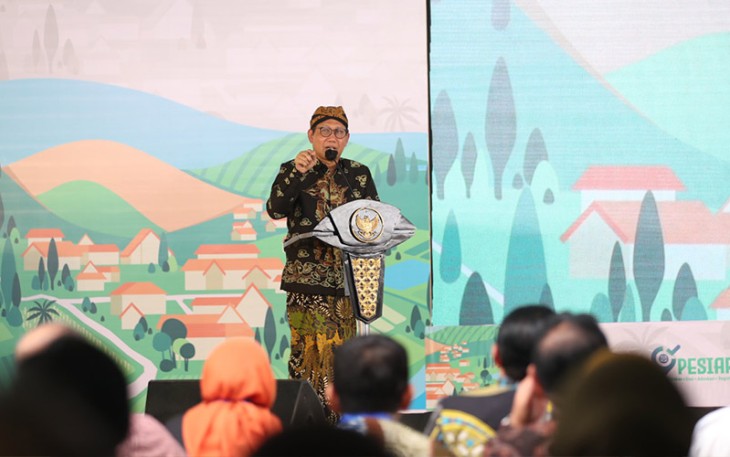 Mendes PDTT Abdul Halim Iskandar saat acara peluncuran program Petakan, Sisir, Advokasi dan Registrasi (PESIAR) di Desa Losari, Jombang, Jawa Timur, Rabu (30/8/2023).