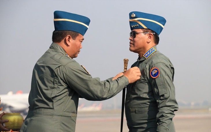 Penyematan Brevet Kehormatan Penerbang TNI AL Kepada Kasal