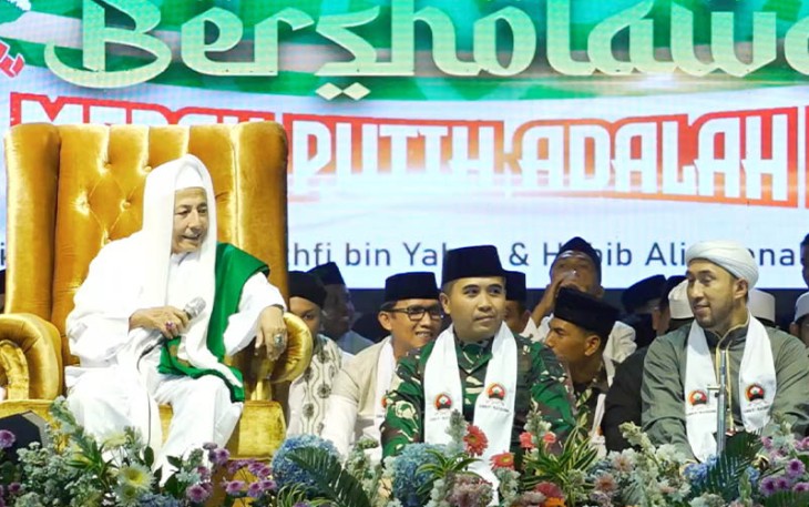 Korem 071/Wijayakusuma Bersholawat Bersama Rakyat