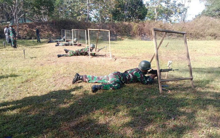 Latihan Menembak Kodim 0801/Pacitan