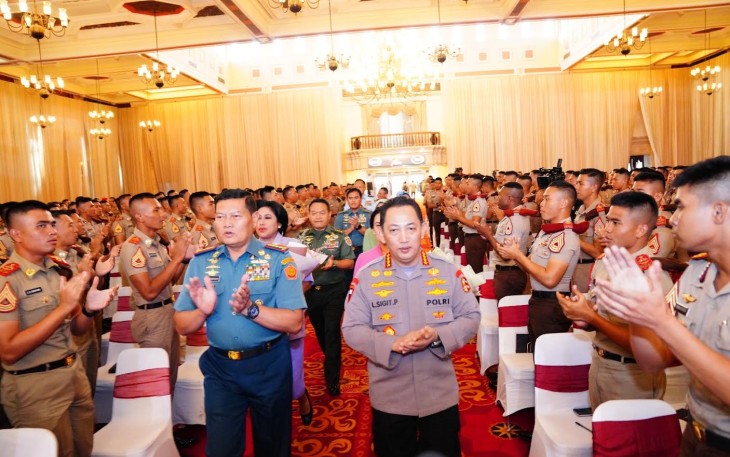 Panglima TNI Laksamana TNI Yudo Margono, S.E., M.M., saat saat memberikan pembekalan kepada 833 Calon Perwira Remaja (Capaja) TNI-Polri di Gedung Balai Sudirman, Menteng Dalam, Jakarta Selatan, Jumat (21/7/2023). 