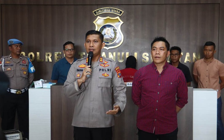 Kapolres Tapsel, AKBP Imam Zamroni, SIK, MH, bersama Kasat Reskrim, AKP Rudy Saputra, SH, MH, saat konferensi pers, Kamis (31/8/2023) siang.