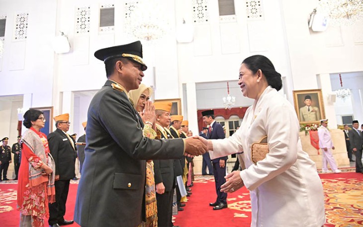 Ketua DPR RI Puan Maharani memberi selamat atas pelantikan Jenderal Agus Subiyanto sebagai Panglima TNI. 