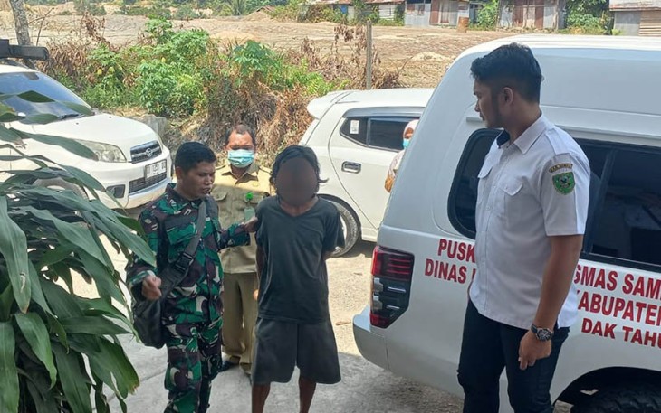 Babinsa Sambaliung Rujuk ODGJ ke RSUD dr. Abdul Rivai