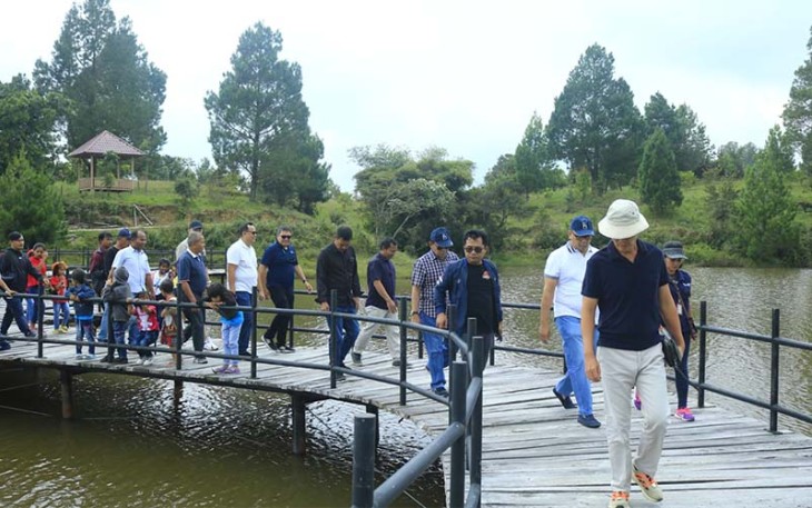 owner Taman Safari Indonesia bersama dengan Parna Raya Group melakukan survey lahan dan lokasi di Samosir, Sabtu (18/2) kemarin. 