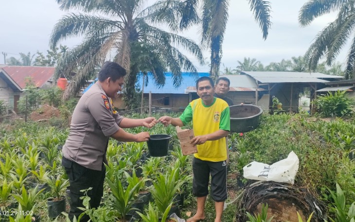 Antisipasi Kebakaran Lahan, Bhabinkamtibmas Imbau Masyarakat Tidak Bakar Lahan Sembarangan 