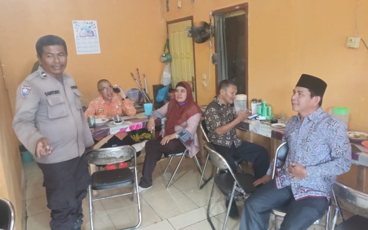 Sambang, Bhabinkamtibmas Polsek Teluk Segara Ajak Warga Aktifkan Kembali Pos Kamling