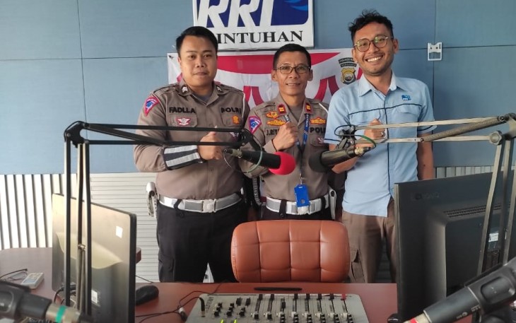 Wujudkan Kamseltibcar Lantas Kaur, Polres Kaur Sosialisasi Di Radio
