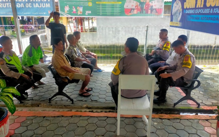 Polsek Kotapadang Jumat Curhat di Kantor Stasiun Kereta Api