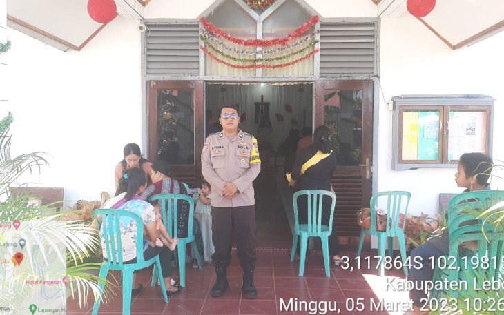 Polsek Lebong Utara Laksanakan Pengamanan Ibadah di Gereja GKII