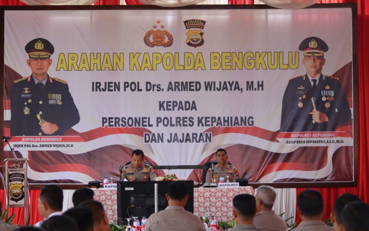 Kunker ke Polres Kepahiang, Kapolda Bengkulu Disambut Polcil dan Tarian Adat