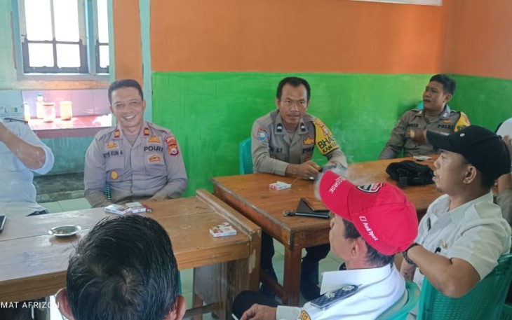 Warga Desa Kasuk Baru Curhat kepada Polsek Kaur Selatan 