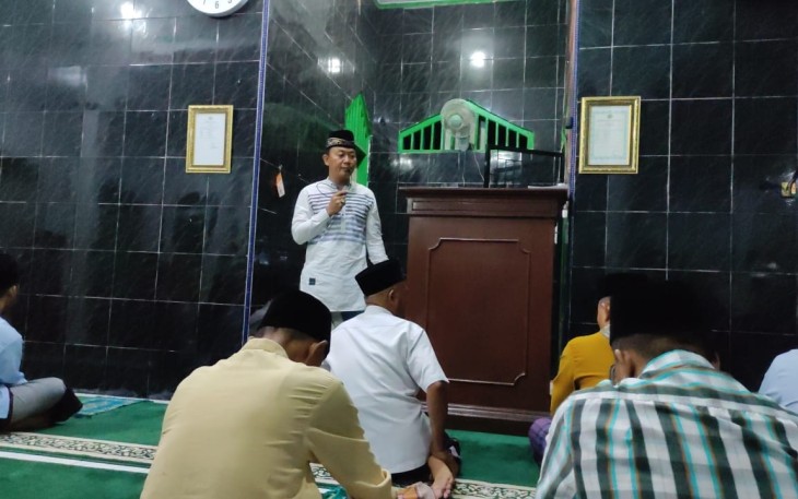 Kapolsek Semidang Alas Isi Kultum di Masjid Nurul Iman