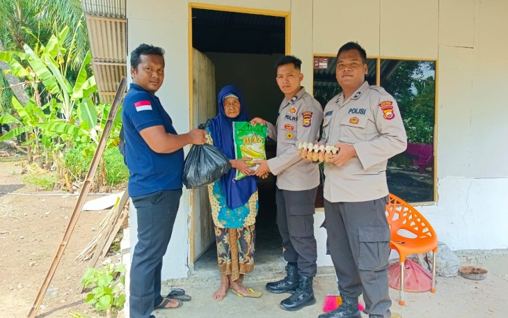 Berkah Ramadan, Personel Polres Mukomuko Tebar Kebaikan dengan Berbagi