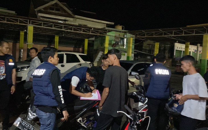 Razia Kafe dan Tempat Hiburan, Polisi Amankan Miras dan 7 Sepeda Motor
