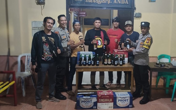 Ops Pekat Nala, Polsek Teluk Segara Amankan 5 Dus Miras dan 85 Liter Tuak