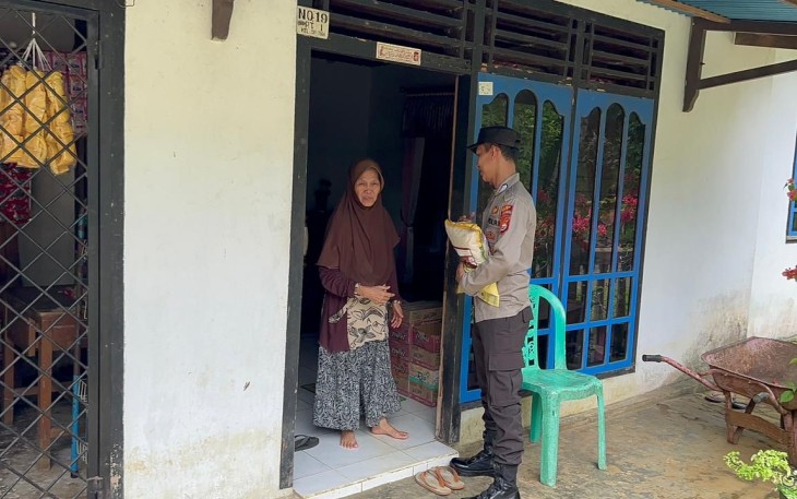 Polsek Kaur Utara Salurkan Bantuan Kepada Warga Tidak Mampu