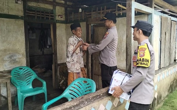 Polsek Air Besi Salurkan Bantuan Kemanusian untuk Negeri Kepada Warga Kurang Mampu