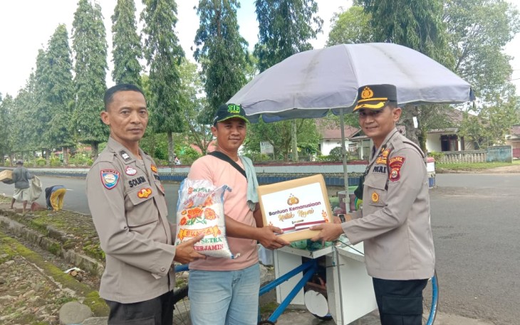 Bakti Sosial, Polres Bengkulu Utara Lakukan Bakti Sosial Untuk Masyarakat Yang Kurang Mampu dan Sakit Menahun