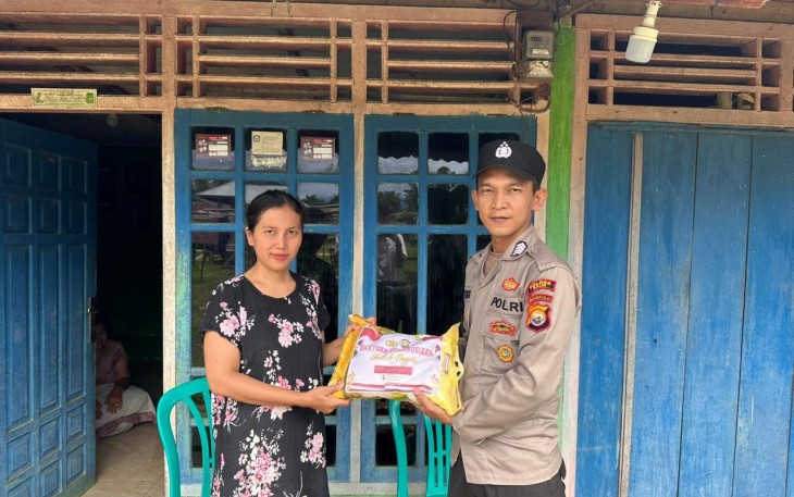 Polsek Kaur Utara Kembali Salurkan Bansos Kepada Warga Kurang Mampu