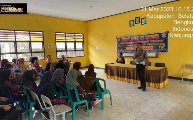 Satlantas Polres Bengkulu Selatan Menggelar Police Goes To School di SMP Negeri 4 Manna Bengkulu Selatan  