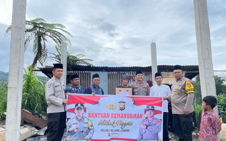 Polsek Sindang Dataran Distribusikan Puluhan Paket Bansos