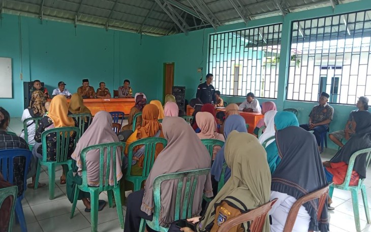 Awasi Dana Desa, Bhabinkamtibmas hadiri giat Pembagian BLT DD