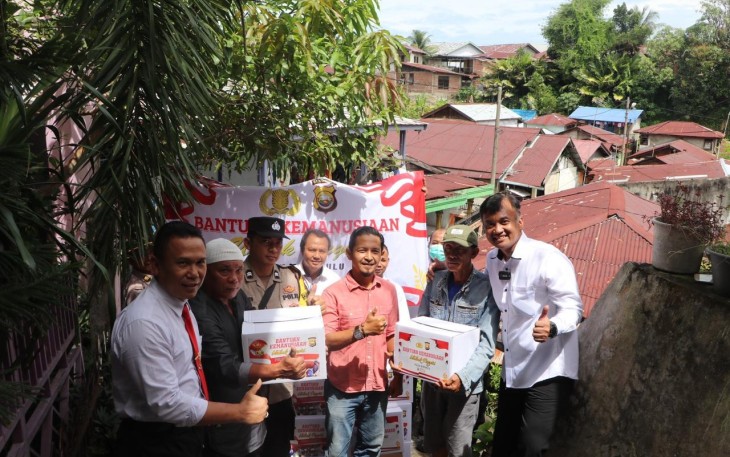 Direktorat Resnarkoba Polda Bengkulu Salurkan Bantuan Kemanusian Untuk Negeri di Kelurahan Belakang Pondok