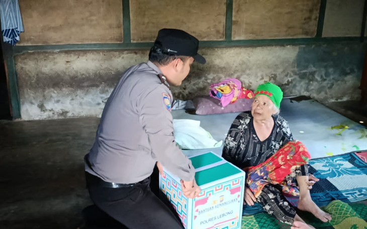 Polsek Pengadang Kembali Salurkan Bansos 