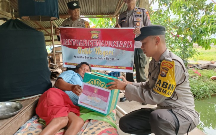 Warga Terima Bantuan Kemanusian Untuk Negeri dari Polresta Bengkulu
