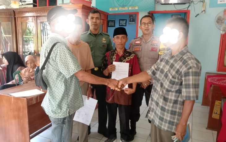 Bersinergi Bhabinkamtibmas dan Babinsa Selesaikan Perselisihan Warga Binaannya 