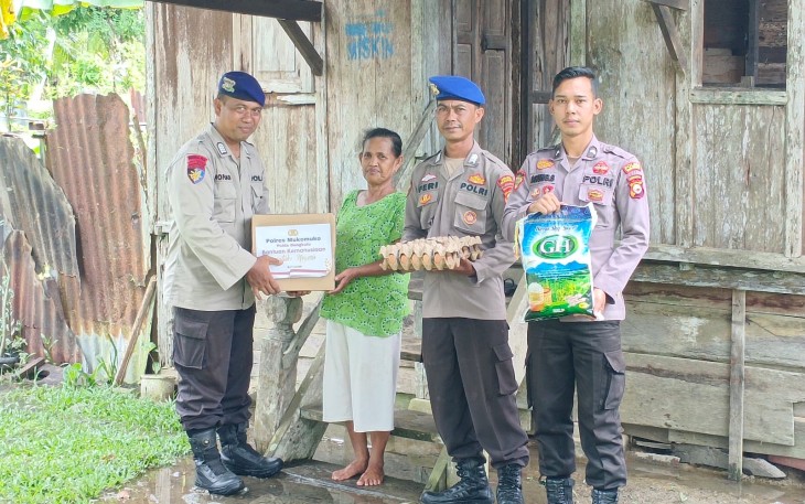 Jumat Berkah, Warga Terima Bansos Dari Polres Mukomuko