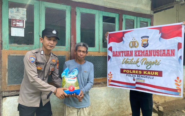 Polsek Kaur Utara Kembali Salurkan Bansos