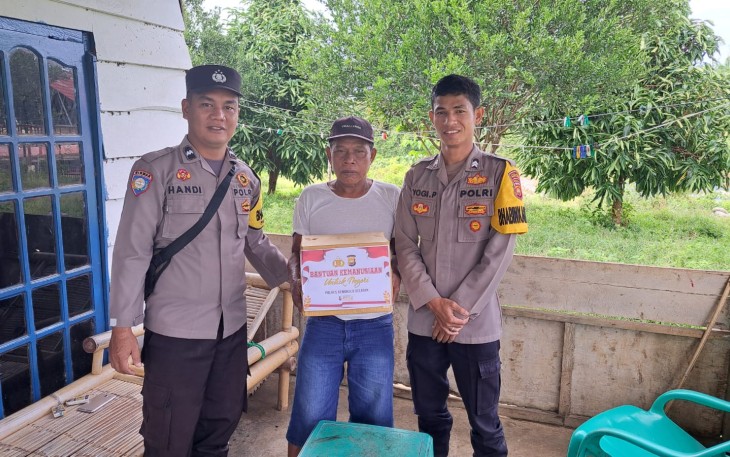 Ramadan Berbagi Polsek Manna Berikan 25 Paket Sembako Kepada Warga Kurang Mampu 