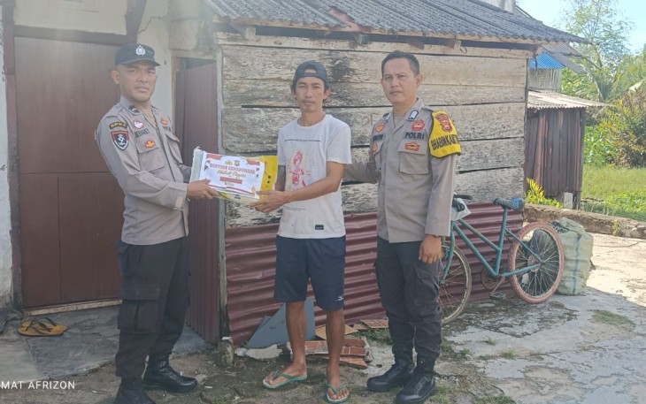 Polsek Kaur Selatan Salurkan Bansos ke Bapak Yulian Iskandar